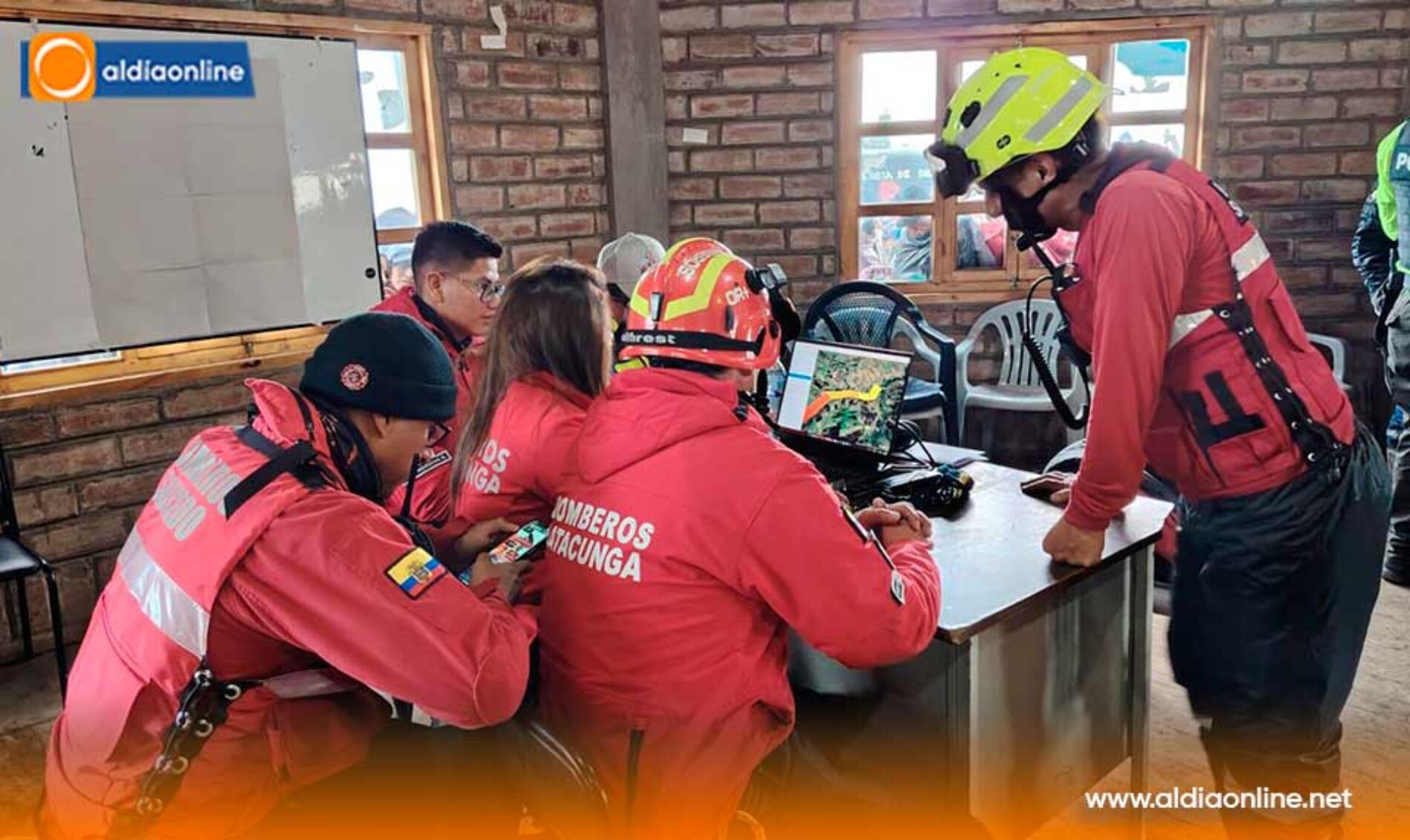 DOS CUERPOS FUERON RESCATADOS POR LA COMUNIDAD Y PERSONAL DEL CUERPO DE BOMBEROS EN EL SECTOR LAGUAMASA CANTÓN SALCEDO