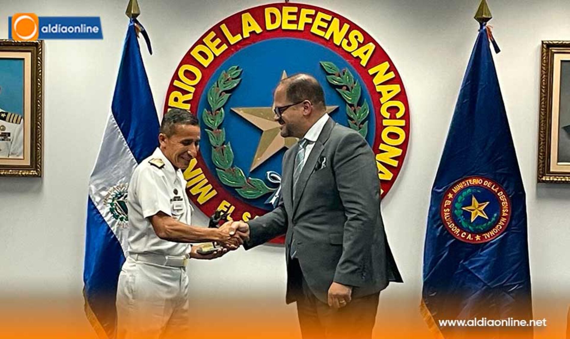 DOS MINISTROS DE ECUADOR VISITAN LA MEGA CÁRCEL DE EL SALVADOR