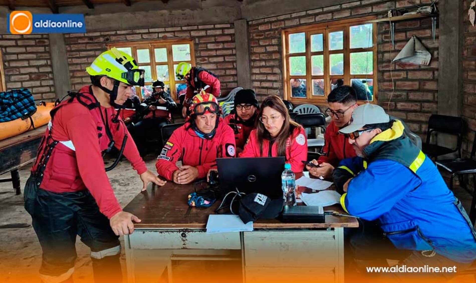 DOS CUERPOS FUERON RESCATADOS POR LA COMUNIDAD Y PERSONAL DEL CUERPO DE BOMBEROS EN EL SECTOR LAGUAMASA CANTÓN SALCEDO