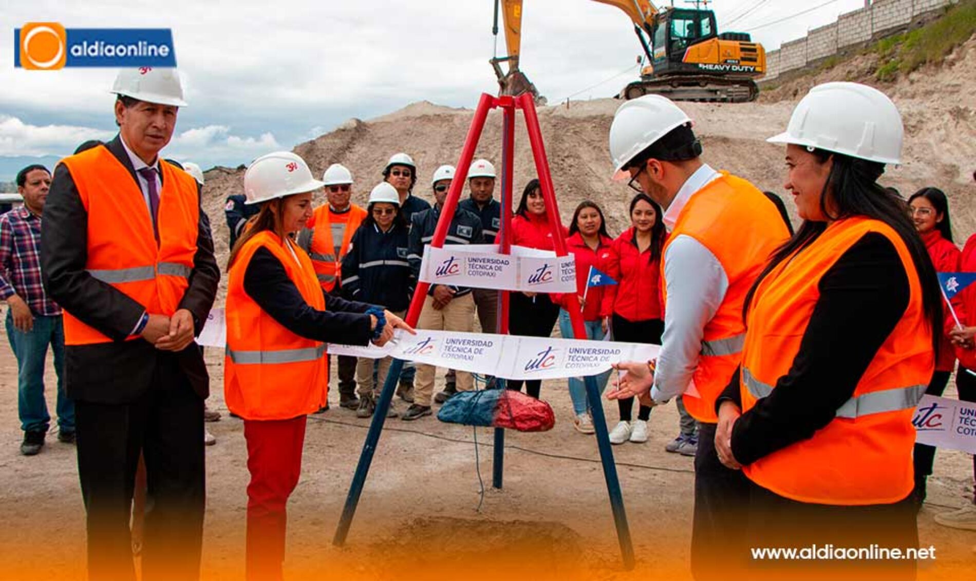 COLOCACIÓN DE LA PRIMERA PIEDRA PARA LA CONSTRUCCIÓN DE LA ESCUELA DE NEGOCIOS Y CENTRO DE INNOVACIÓN EMPRESARIAL DE LA UTC