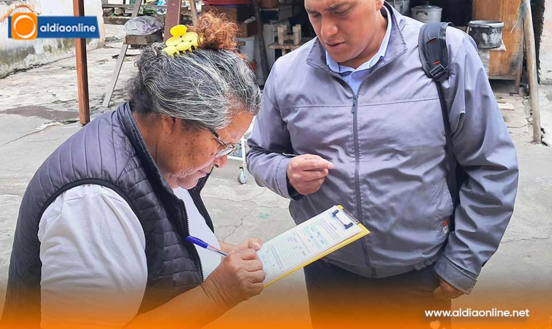 PRESIDENTA DEL PATRONATO SALCEDO AYUDA A NELSON LASCANO QUE FUE ATROPELLADO Y YA NO PODRÁ VENDER SUS RICAS HUMITAS