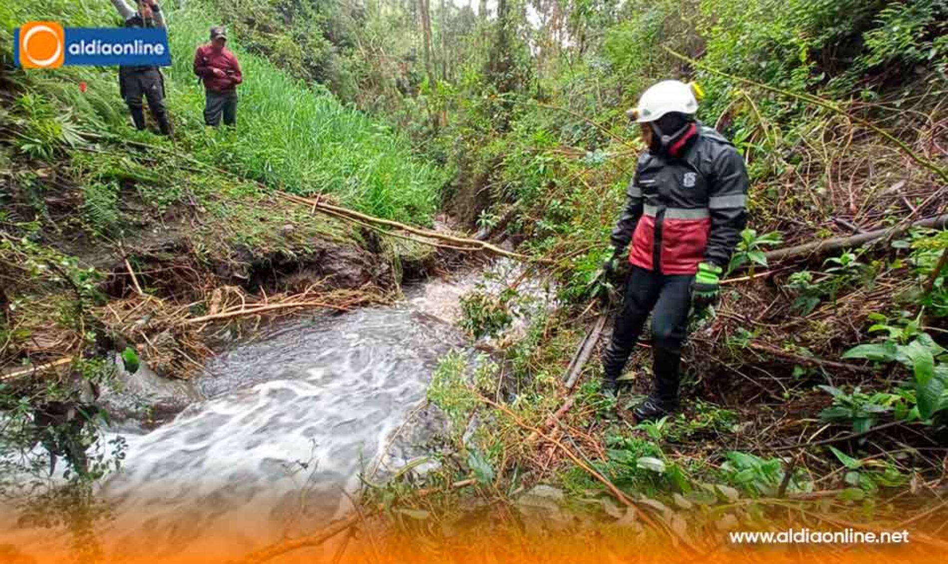 DOS CUERPOS FUERON RESCATADOS POR LA COMUNIDAD Y PERSONAL DEL CUERPO DE BOMBEROS EN EL SECTOR LAGUAMASA CANTÓN SALCEDO