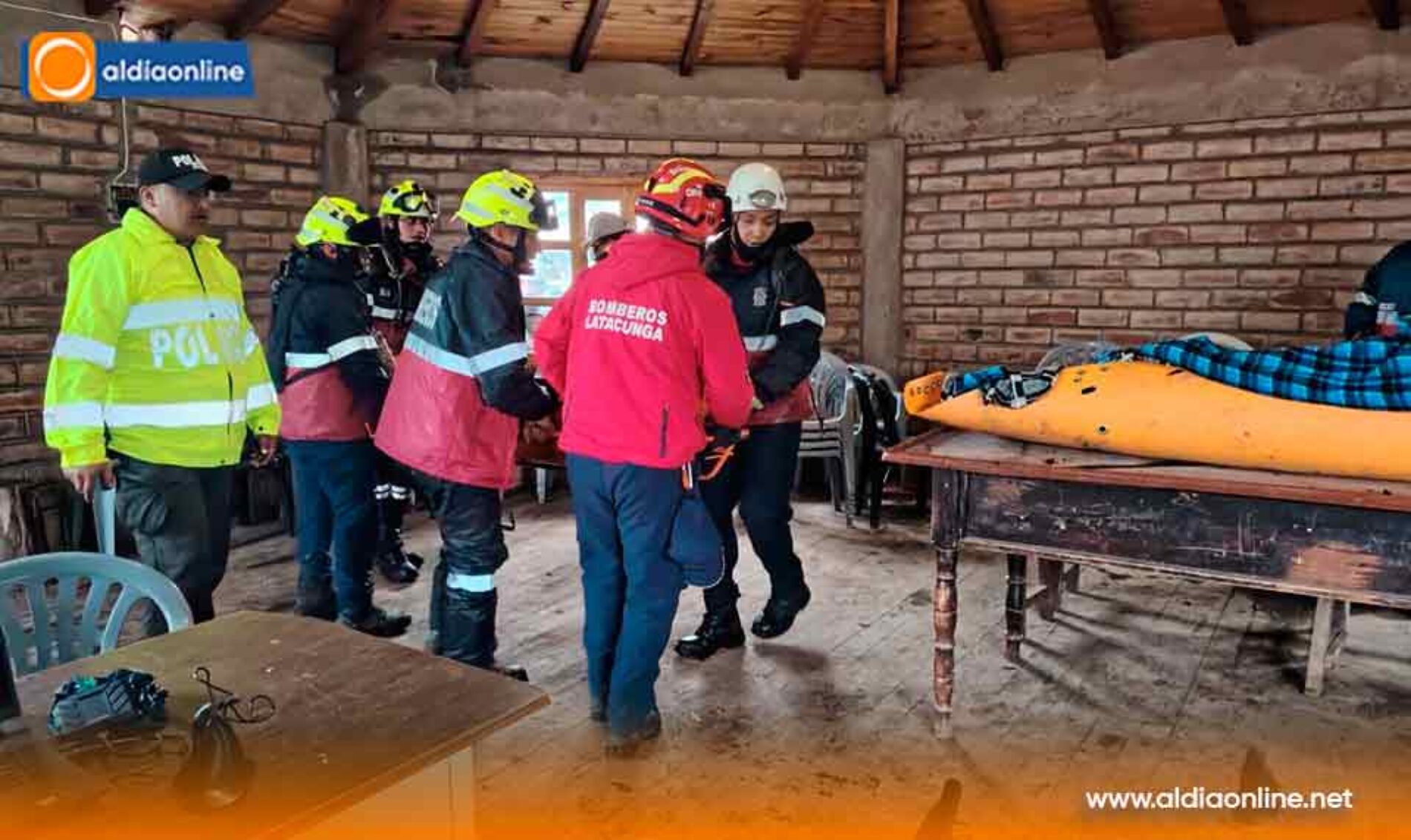 DOS CUERPOS FUERON RESCATADOS POR LA COMUNIDAD Y PERSONAL DEL CUERPO DE BOMBEROS EN EL SECTOR LAGUAMASA CANTÓN SALCEDO