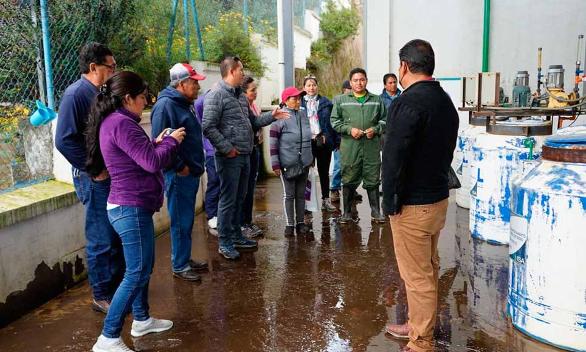 AUTORIDADES LOCALES DE SAQUISILÍ INSPECCIONAN AVANCES DEL PROYECTO DE AGUA POTABLE EN SAN AGUSTÍN DEL CALLO  