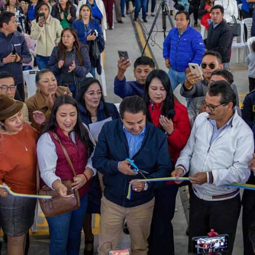 MUNICIPIO DE LATACUNGA ENTREGA PLAZA CANADÁ REMODELADA AL SERVICIO DE LOS LATACUNGUEÑOS.(VIDEO)