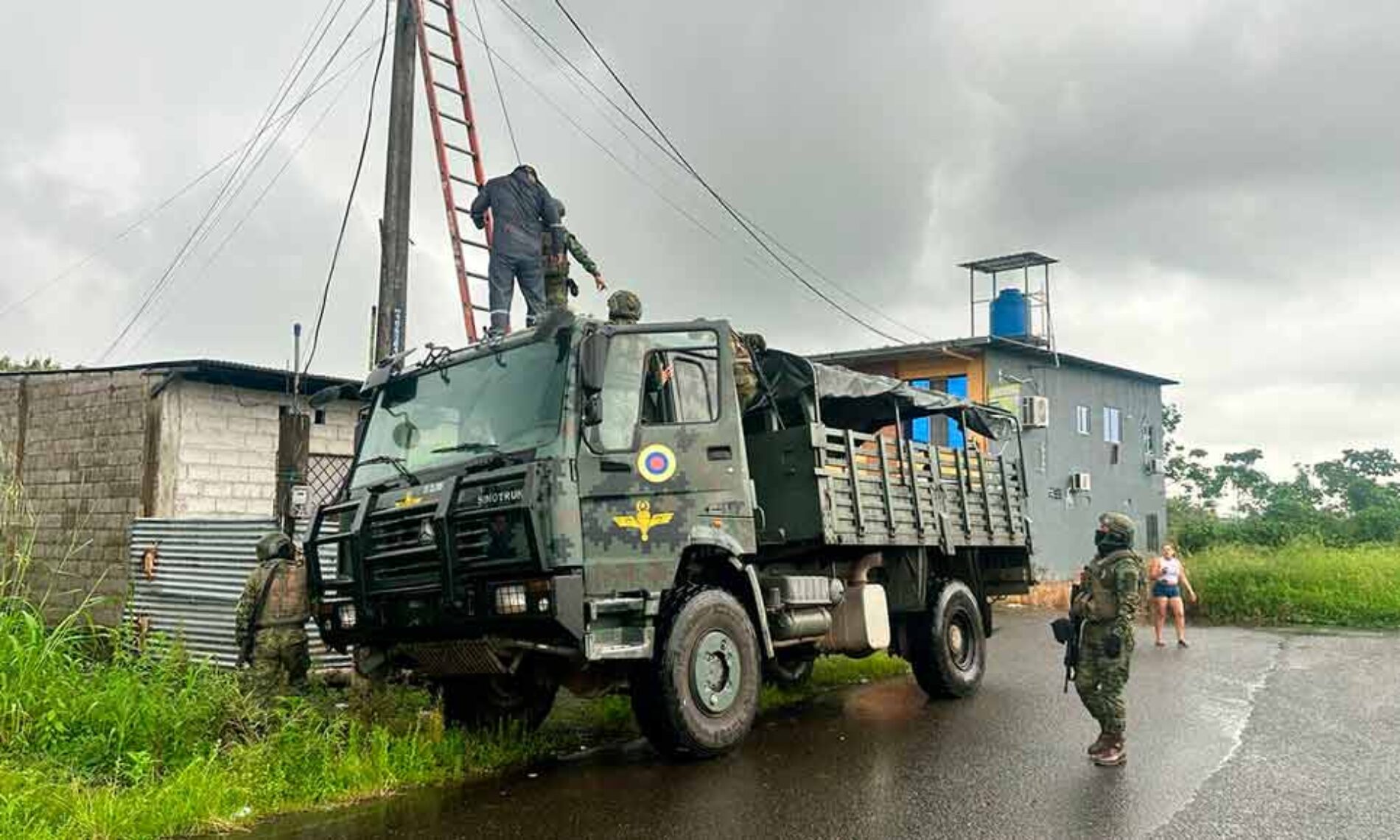 FUERZAS ESPECIALES DESMANTELAN SISTEMA DE VIGILANCIA UTILIZADO  POR GAO EN BUENA FÉ