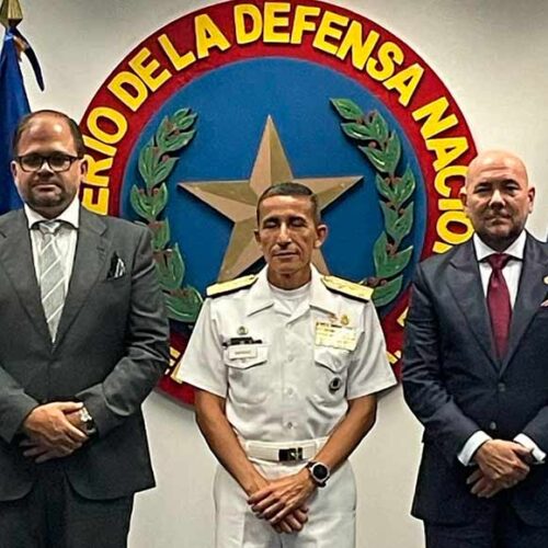 DOS MINISTROS DE ECUADOR VISITAN LA MEGA CÁRCEL DE EL SALVADOR