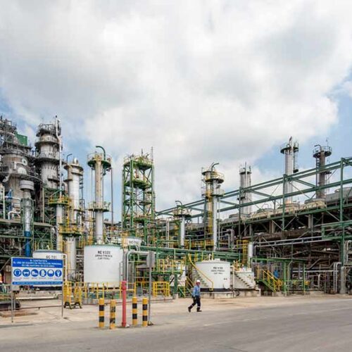 PETROECUADOR DECLARA EN EMERGENCIA A LA REFINERÍA DE ESMERALDAS POR “DAÑOS SIGNIFICATIVOS” TRAS EL SISMO