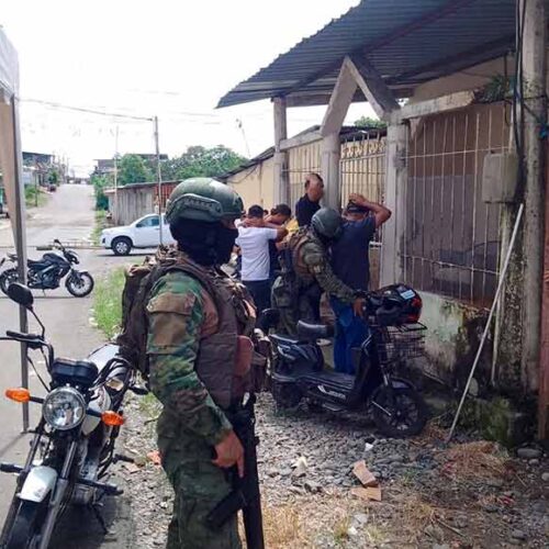 EJÉRCITO ECUATORIANO INTENSIFICA OPERACIONES EN LOS RÍOS