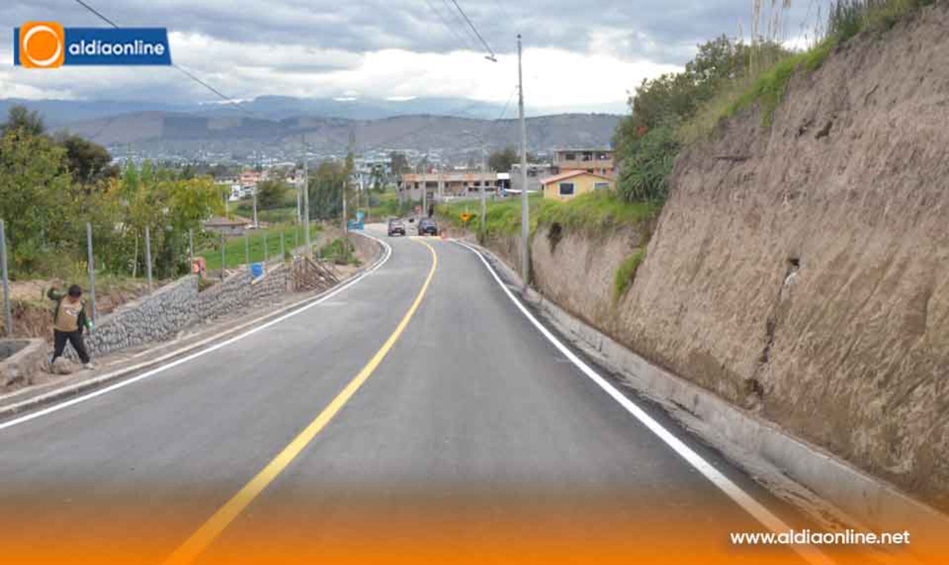 VÍA SUR CENTRAL – PALAMA EN MULLIQUINDIL SANTA ANA RECIBE ASFALTADO DE GAD.M SALCEDO (VIDEO)