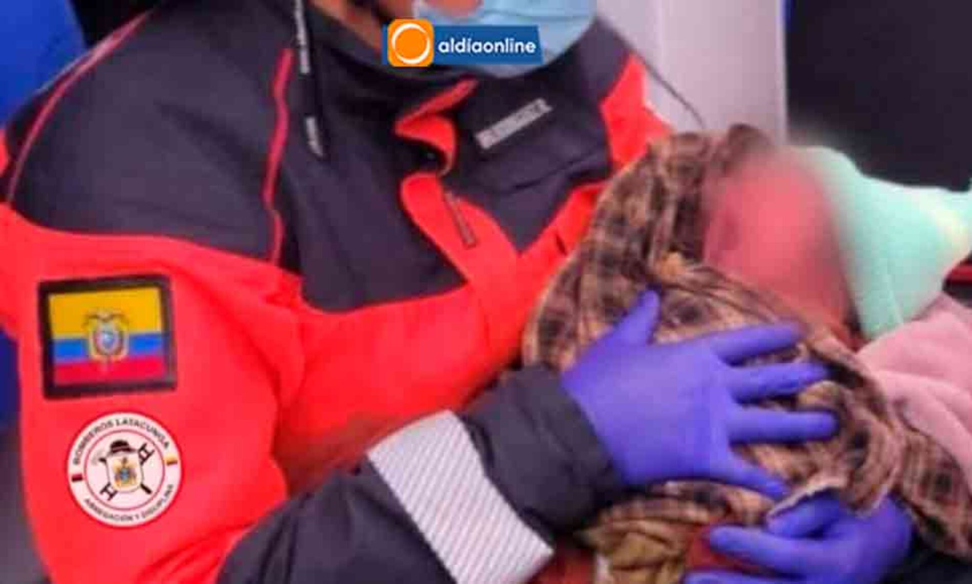 NACIÓ UN BEBÉ EN LA AMBULANCIA DEL CUERPO DE BOMBEROS LATACUNGA