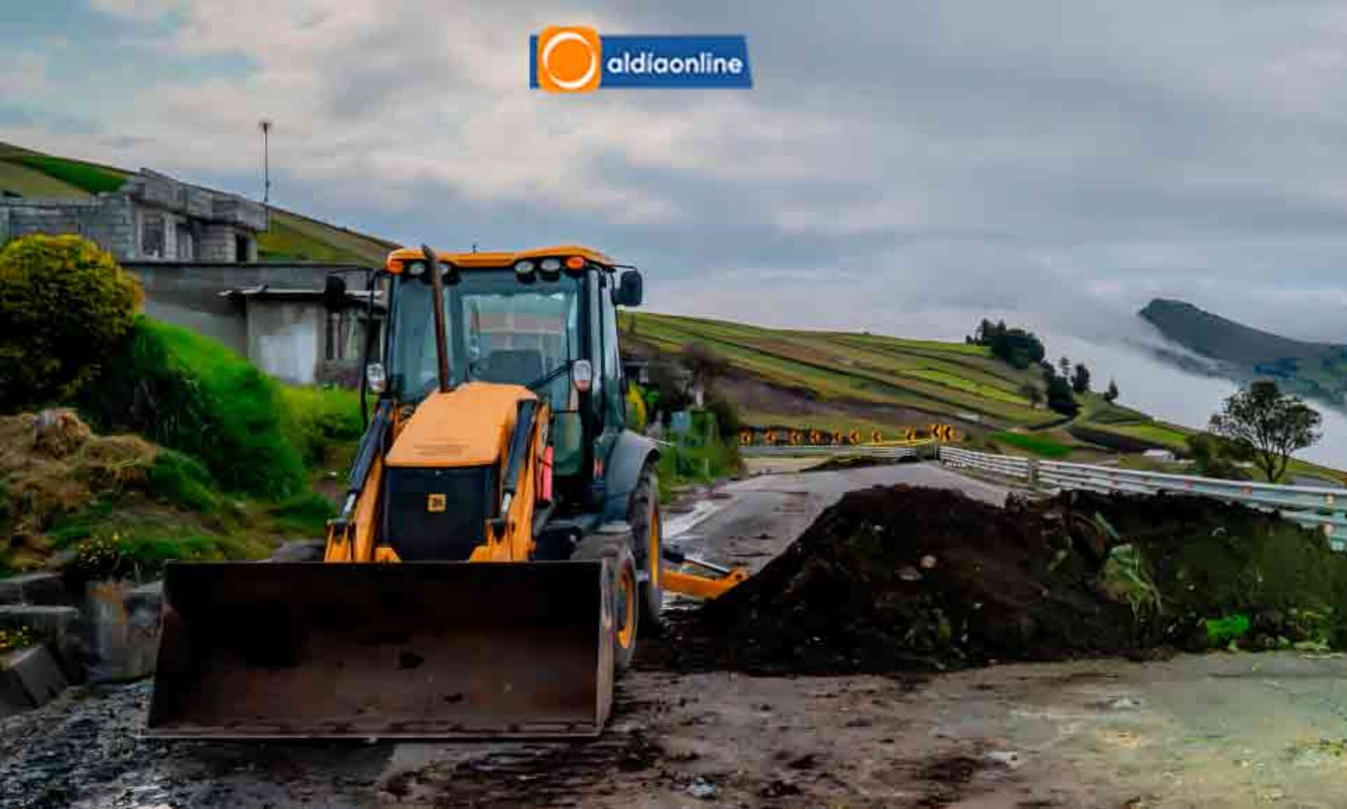PREFECTURA DE COTOPAXI TRABAJA PARA REHABILITAR LA VÍA E-30 Y RESTABLECER CONEXIÓN ENTRE LA SIERRA Y LA COSTA