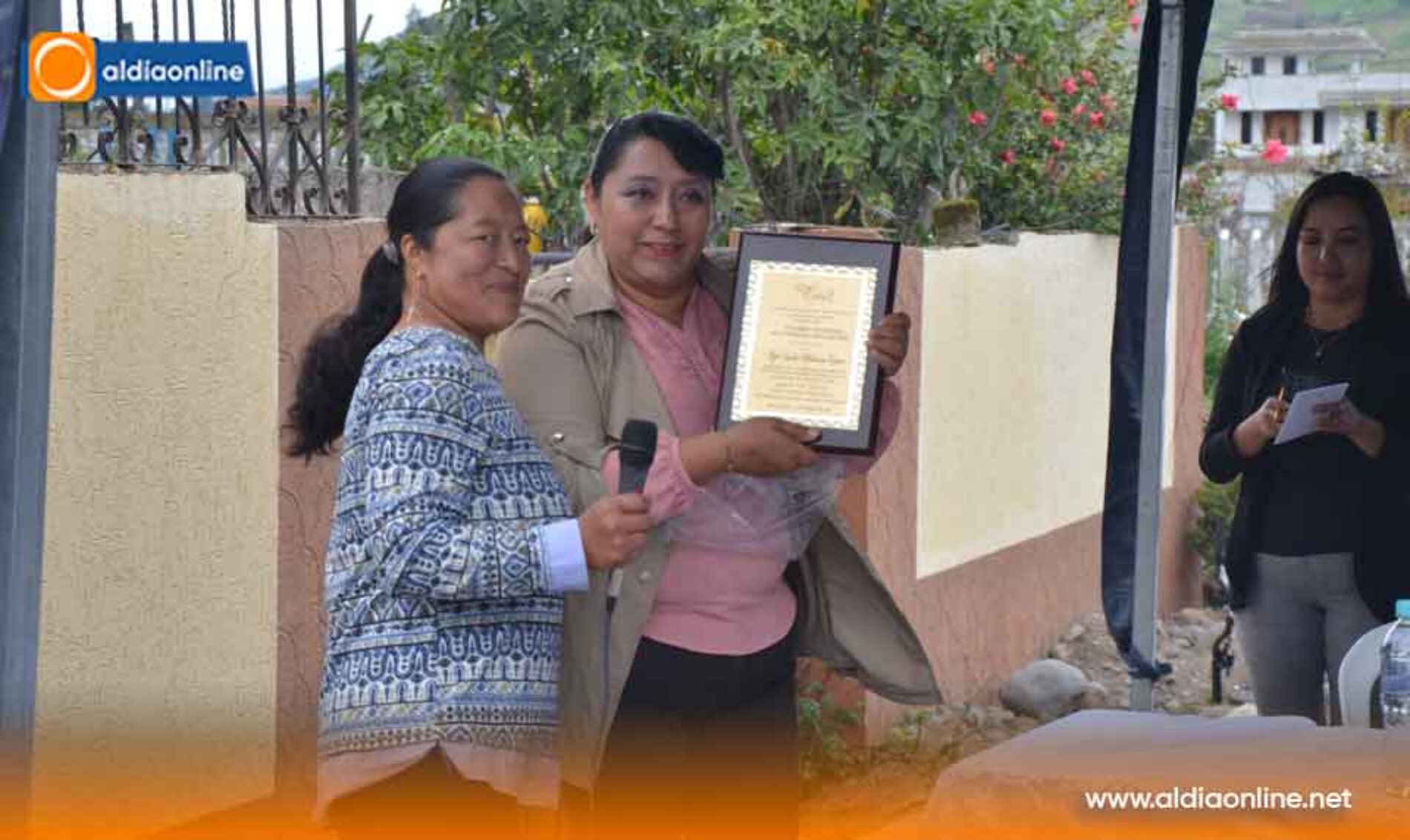 VÍA SUR CENTRAL – PALAMA EN MULLIQUINDIL SANTA ANA RECIBE ASFALTADO DE GAD.M SALCEDO (VIDEO)