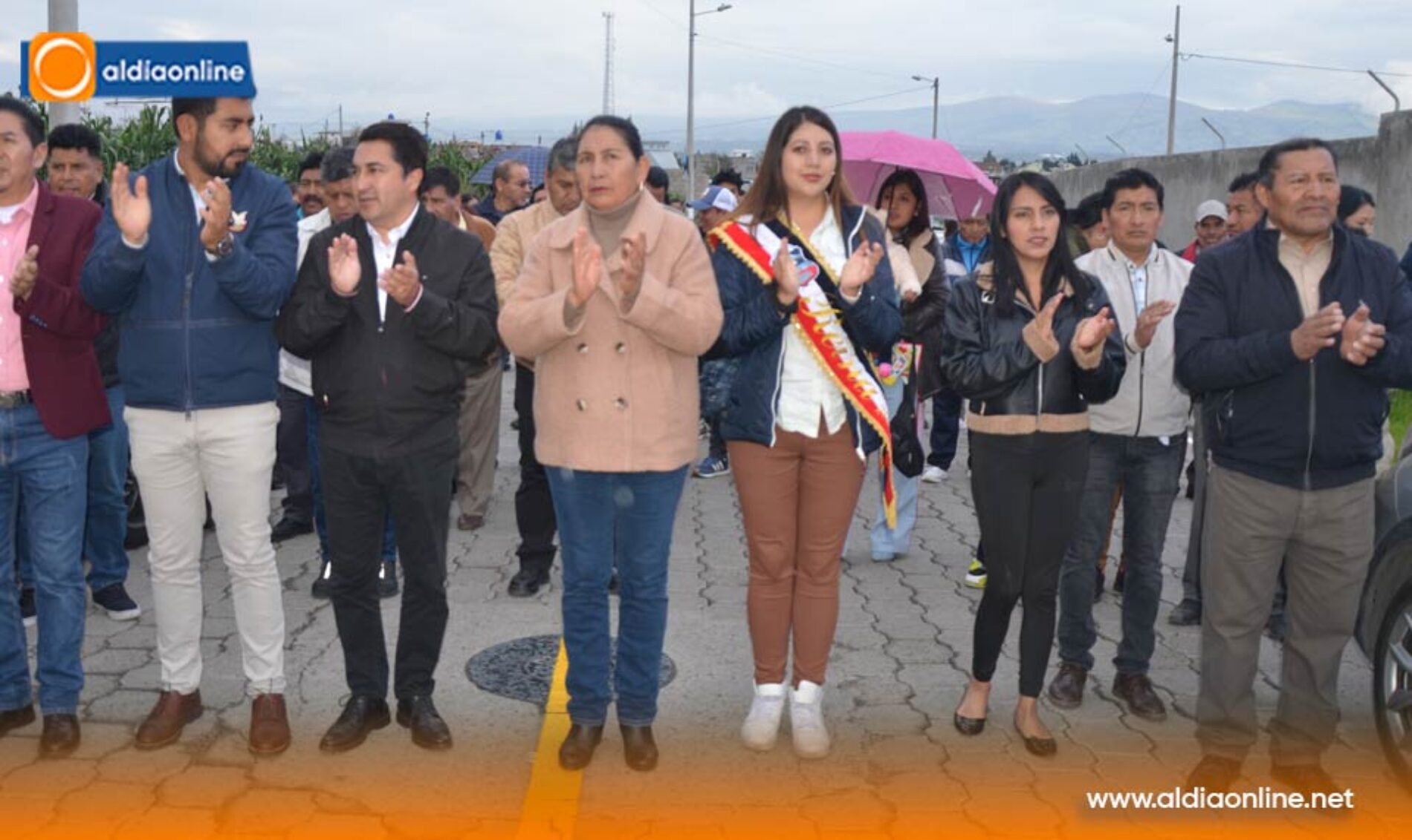 ADOQUINADO Y ALCANTARILLADO DE CALLE 24 DE MAYO EN GUAYTACAMA ENTREGÓ MUNICIPIO DE LATACUNGA (VIDEO)