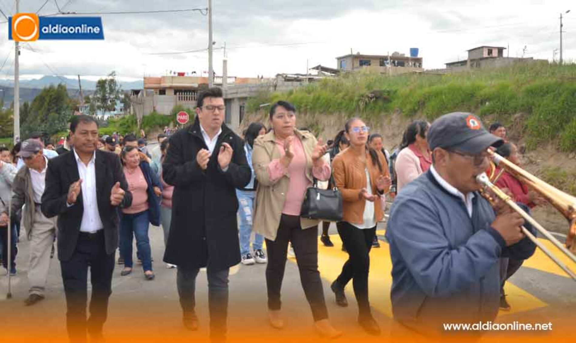 VÍA SUR CENTRAL – PALAMA EN MULLIQUINDIL SANTA ANA RECIBE ASFALTADO DE GAD.M SALCEDO (VIDEO)