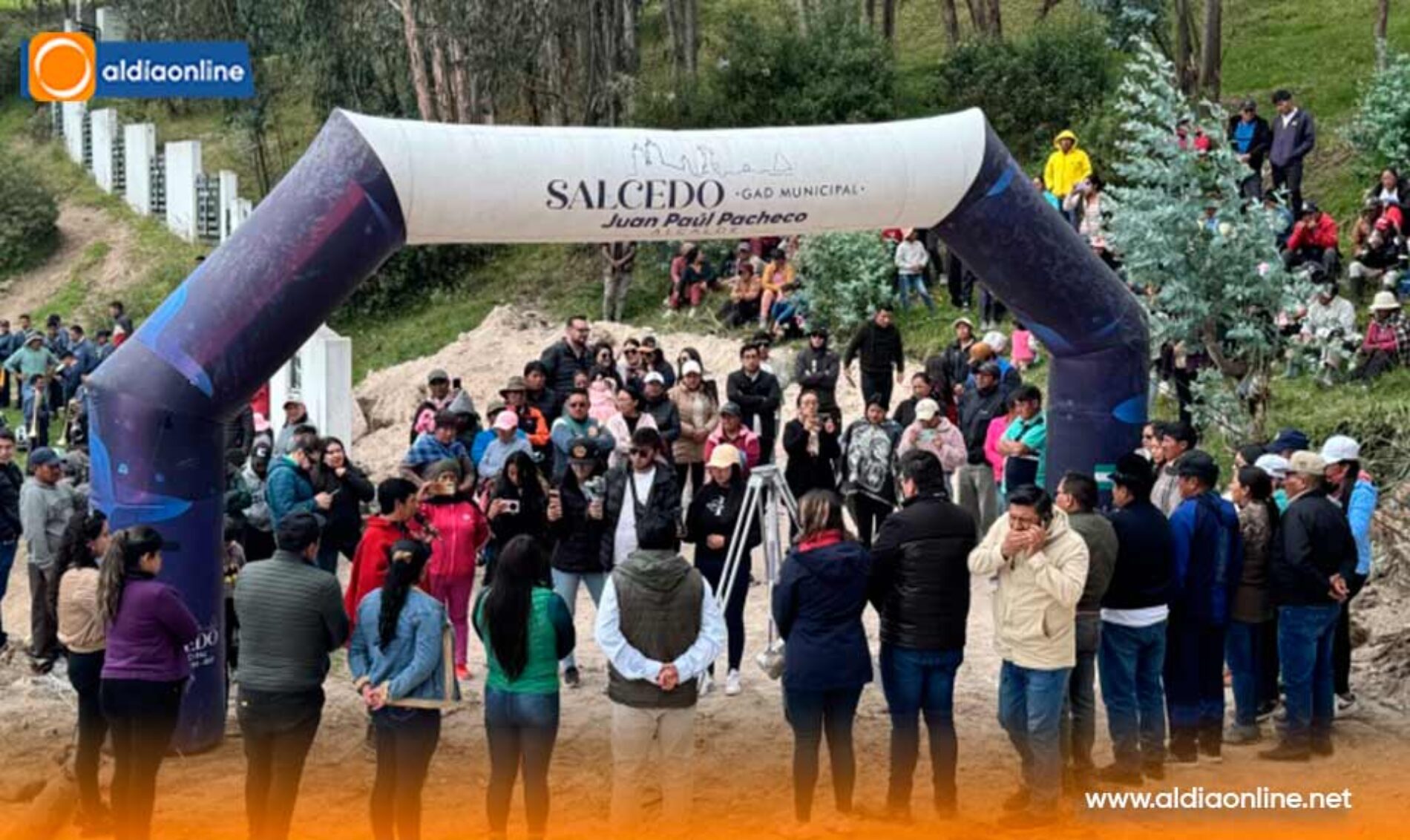 COLOCACIÓN DE LA PRIMERA PIEDRA PARA LA CONSTRUCCIÓN DE UNA  GARITA DE SEGURIDAD EN BELLAVISTA CANTÓN SALCEDO
