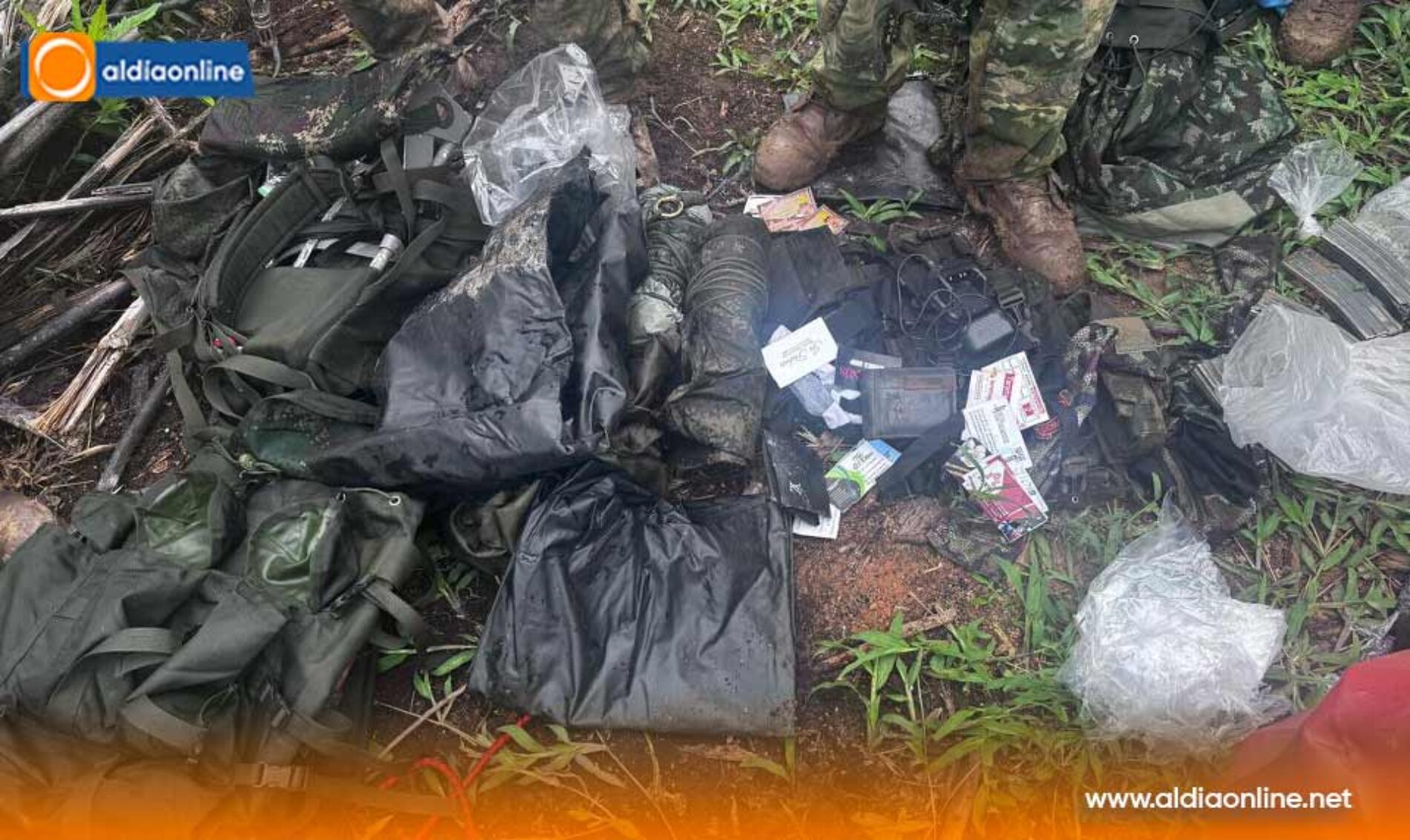 EN RASTRILLAJE EN ALTO PUNINO ENCUENTRAN LOS CUERPOS DE DOS GUERRILLEROS Y PERTRECHOS DEL GRUPO COMANDOS DE FRONTERA