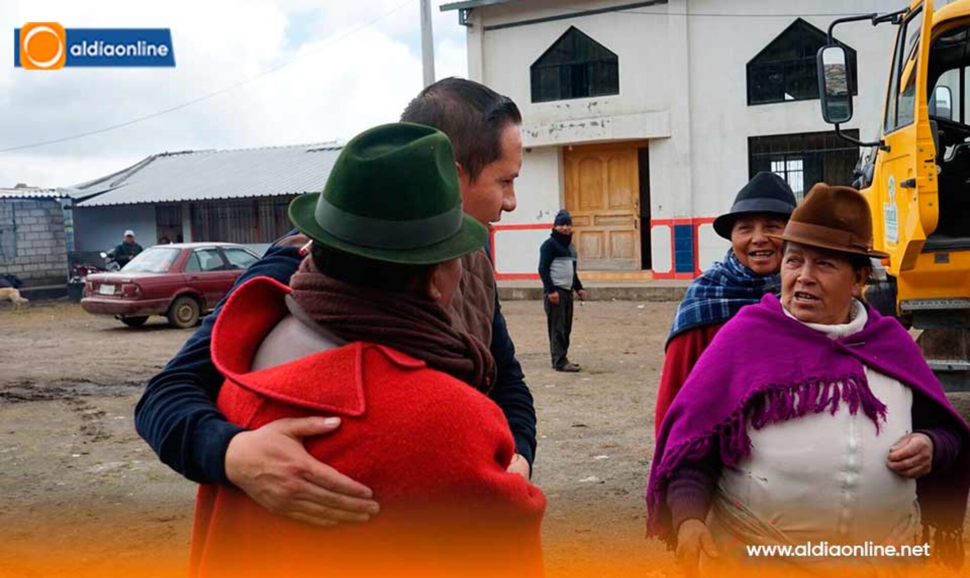 MUNICIPIO DE SAQUISILÍ ENTREGÓ TUBERÍA PARA DOTACIÓN DE AGUA POTABLE EN LA COMUNIDAD DE LLAMAHUASI