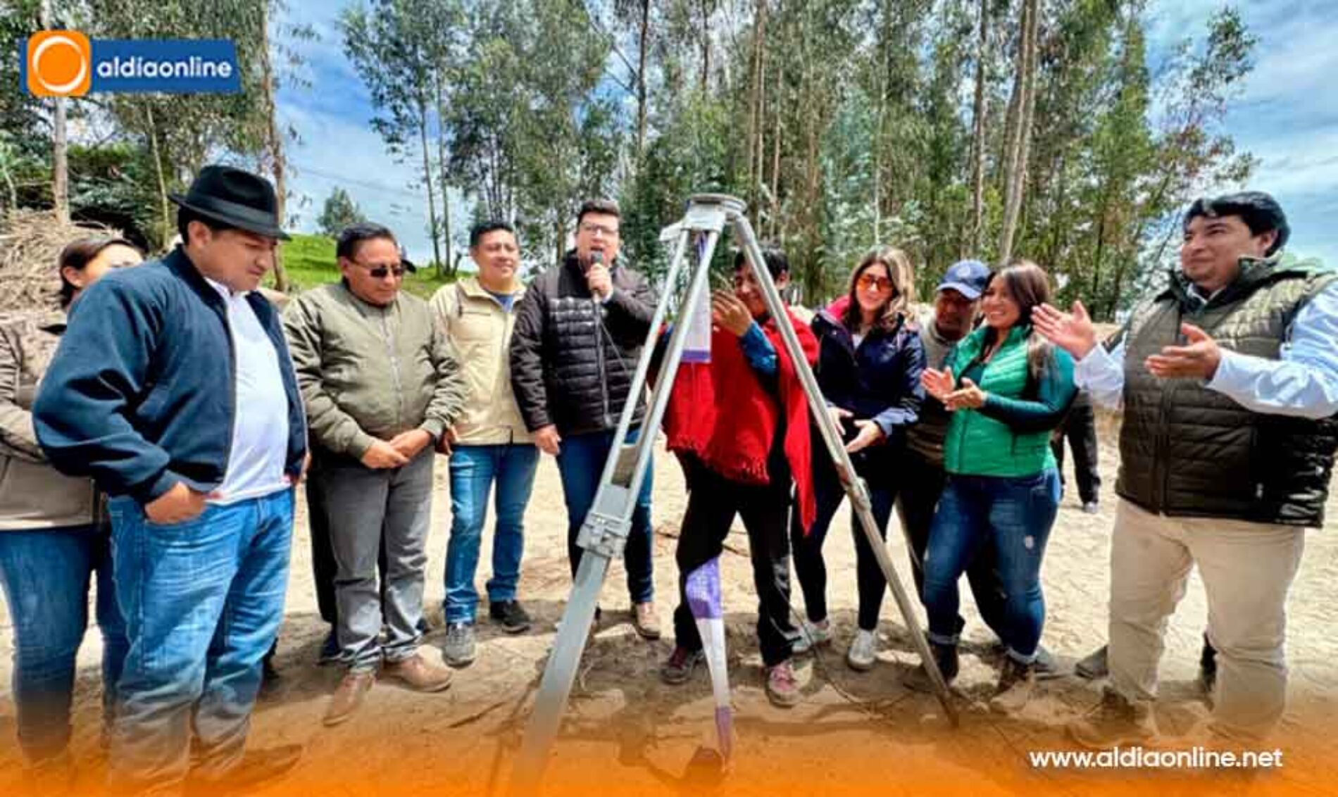 COLOCACIÓN DE LA PRIMERA PIEDRA PARA LA CONSTRUCCIÓN DE UNA  GARITA DE SEGURIDAD EN BELLAVISTA CANTÓN SALCEDO