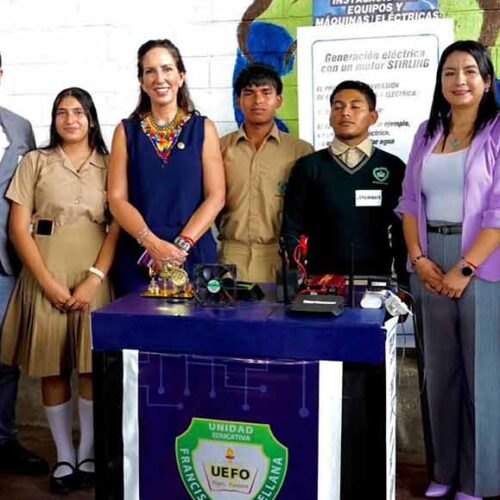 MINISTRA DE EDUCACIÓN PROMUEVE VALORES CÍVICOS Y EDUCATIVOS EN SU VISITA A PASTAZA