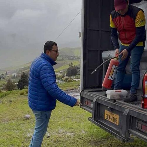 SECRETARÍA DE GESTIÓN DE RIESGOS ENTREGA MATERIALES PARA ALBERGUE EN SARAUGSHA-ZUMBAHUA