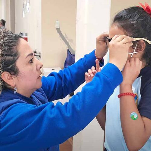 FUNDACIÓN HOMBRO A HOMBRO Y LA UNIVERSIDAD ANDINA BRINDARON ATENCIÓN MÉDICA EN EL BARRIO ANCHILIVÍ SALCEDO