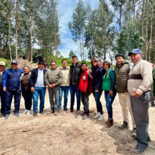 COLOCACIÓN DE LA PRIMERA PIEDRA PARA LA CONSTRUCCIÓN DE UNA  GARITA DE SEGURIDAD EN BELLAVISTA CANTÓN SALCEDO