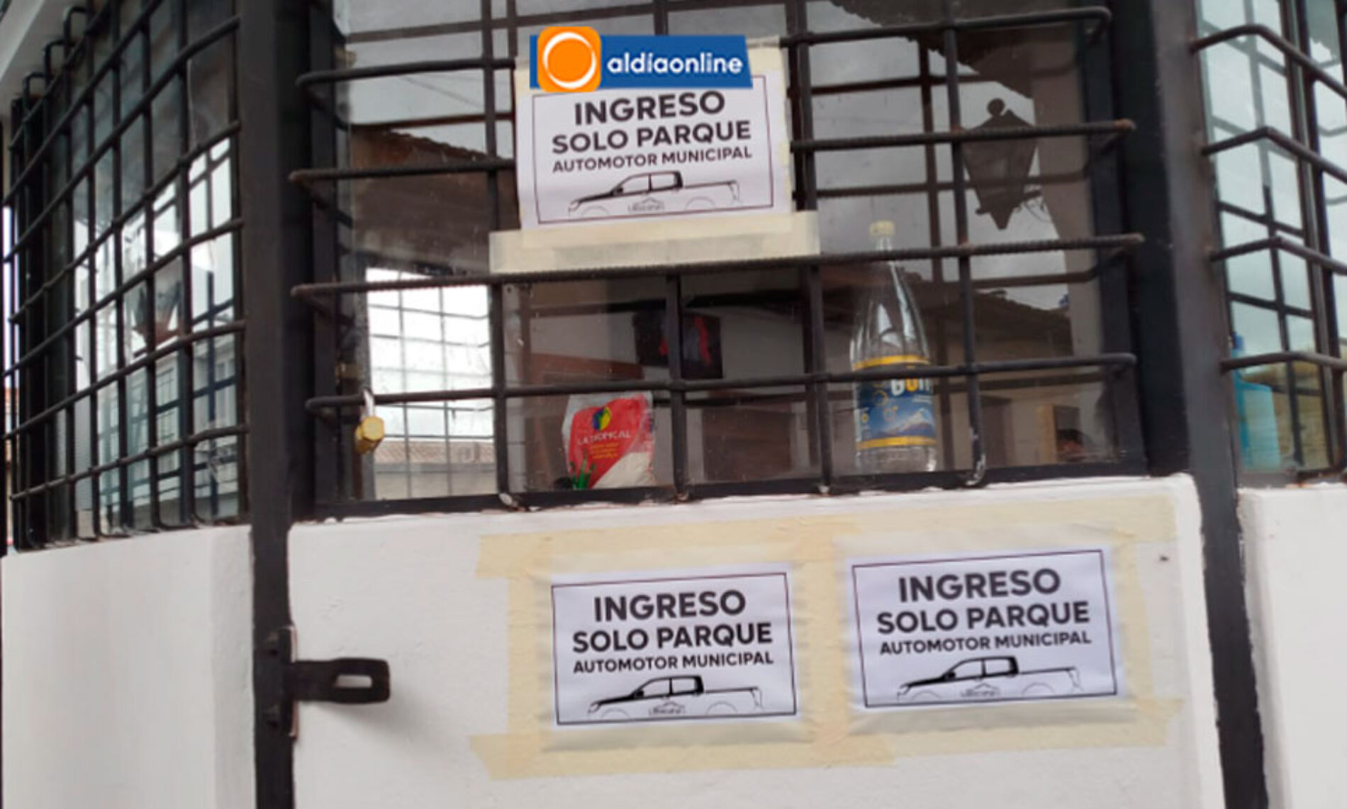 “INGRESO SOLO PARQUE AUTOMOTRIZ MUNICIPAL” USUARIOS NO PUEDEN HACER USO DEL PARQUEADERO