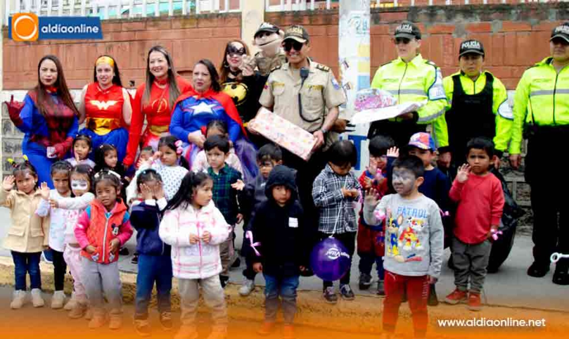 NIÑO Y NIÑAS EN LATACUNGA FUERON AGASAJADOS EN SU DÍA POR EL PATRONATO MUNICIPAL (VIDEO)