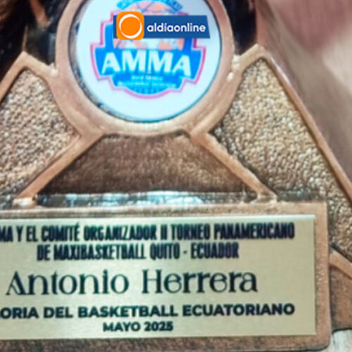 ANTONIO HERRERA FUE HOMENAJEADO POR LA  ASOCIACIÓN MUNDIAL AMATEUR DE MAXIBÁSQUETBALL