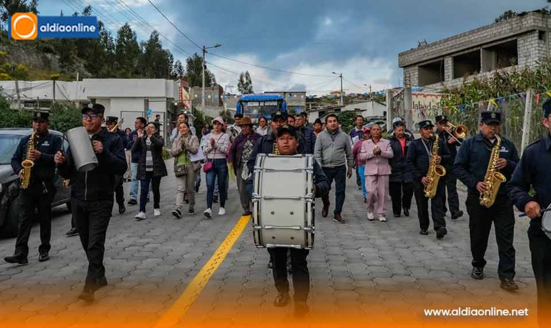 ALCALDE DE LATACUNGA INAUGURÓ ADOQUINADO DE LA CALLE ATACAZO UBICADA EN EL SECTOR LA LAGUNA