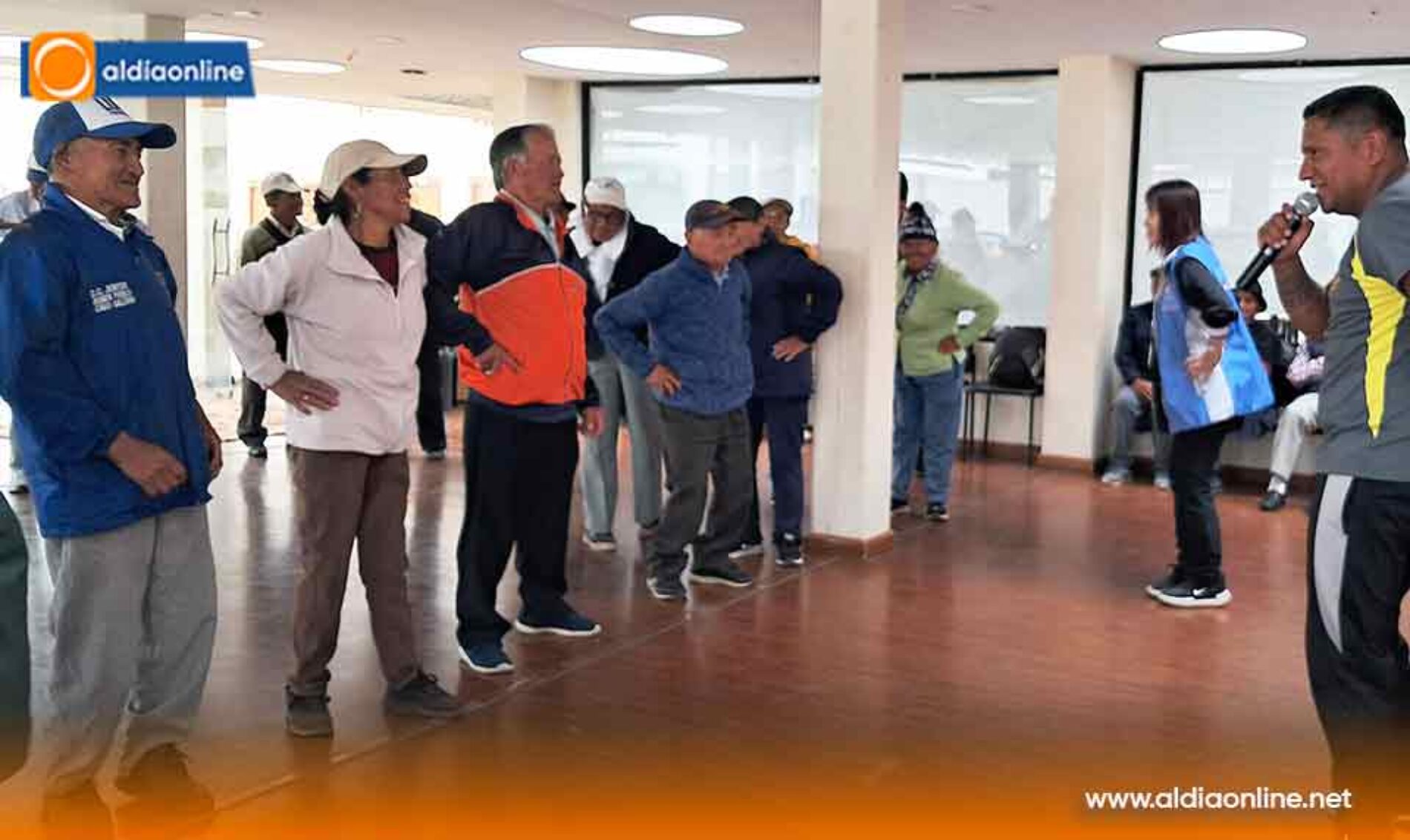BAILOTERAPIA SE APODERÓ DE LOS ADULTOS MAYORES, EN EL CENTRO INTEGRAL DE ATENCIÓN GERIÁTRICA EN SALCEDO.