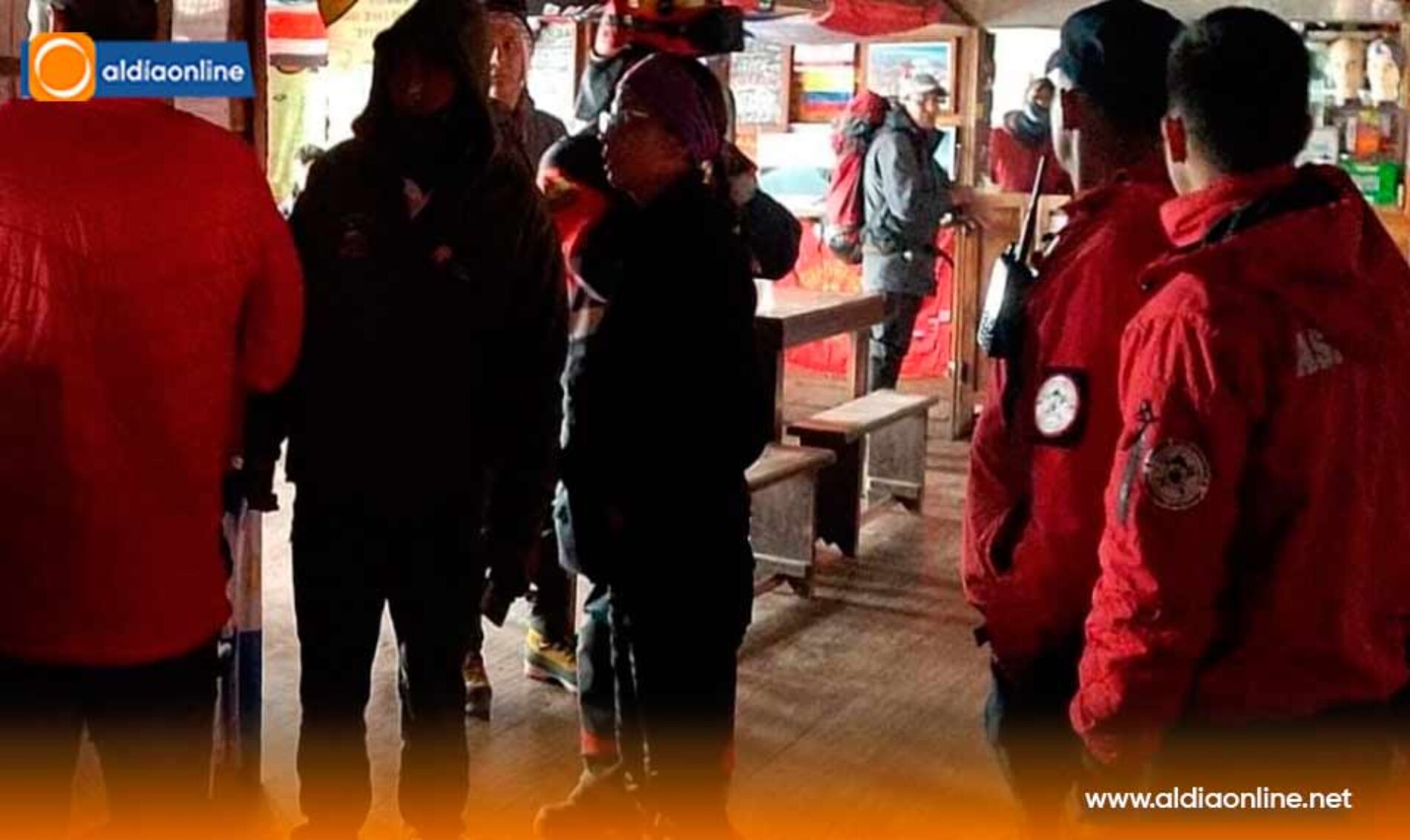 BOMBEROS RESCATARON A 8 PERSONAS PERDIDAS EN EL VOLCÁN COTOPAXI