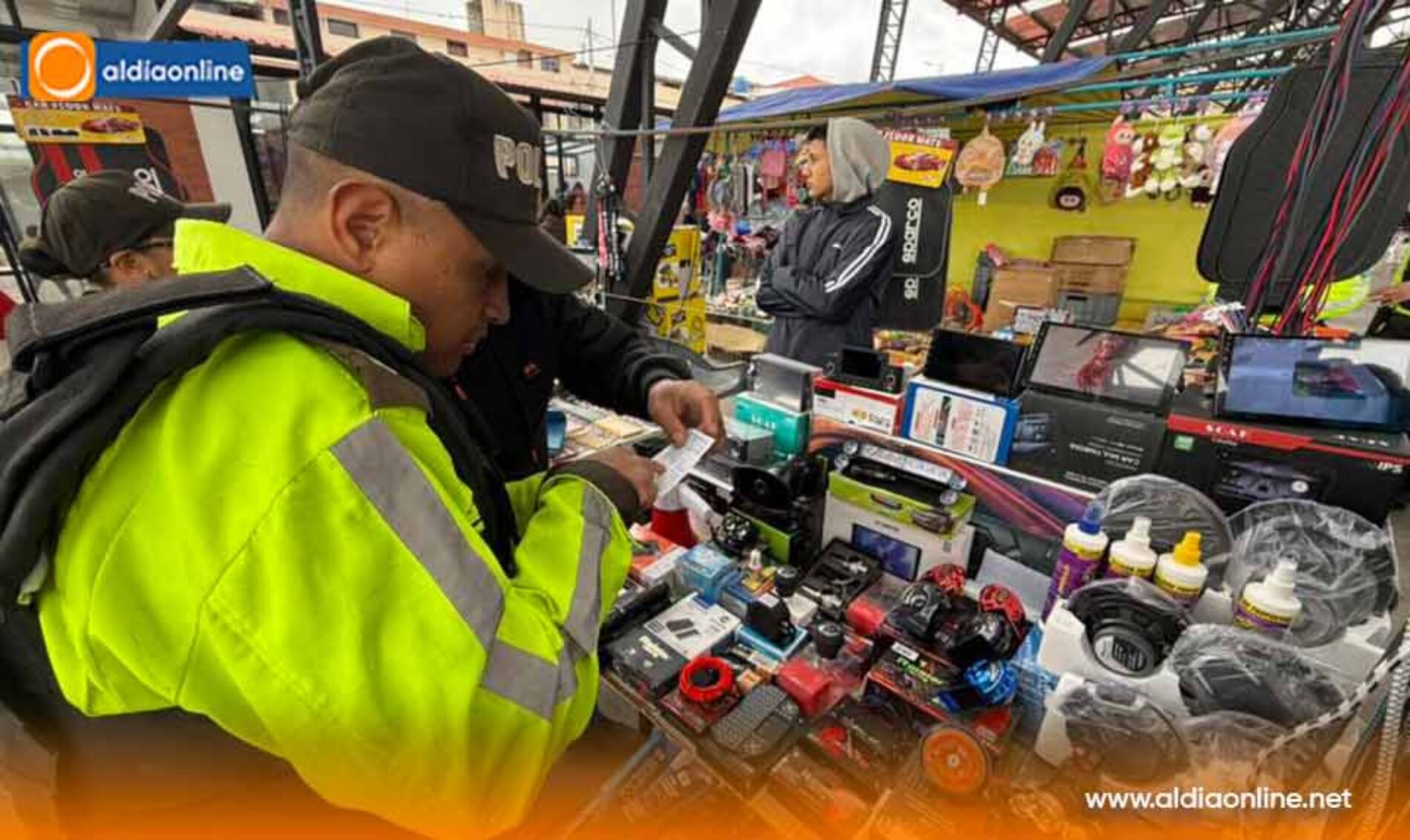 AUTORIDADES DE CONTROL REALIZARON OPERATIVO ANTIDELINCUENCIAL EN LA PLAZA SAN SEBASTIÁN Y PLAZA CANADÁ EN LATACUNGA
