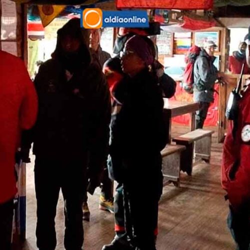 BOMBEROS RESCATARON A 8 PERSONAS PERDIDAS EN EL VOLCÁN COTOPAXI
