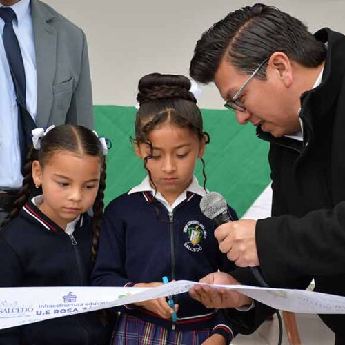 EL GAD SALCEDO IMPULSA MEJORAS EN LA UNIDAD EDUCATIVA ROSA ZÁRATE