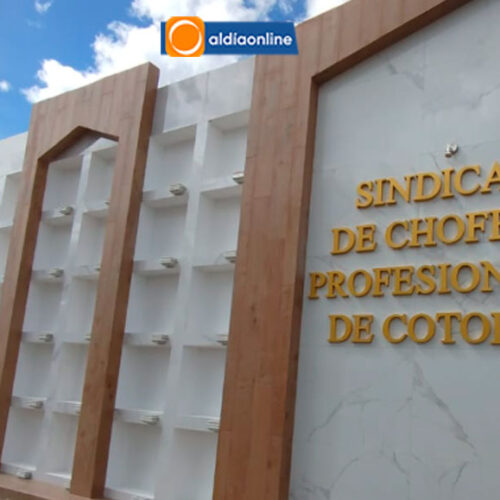 SINDICATO DE CHOFERES PROFESIONALES DE COTOPAXI CUENTAN CON NUEVO MAUSOLEO Y AUTO CARROZA (VIDEO)