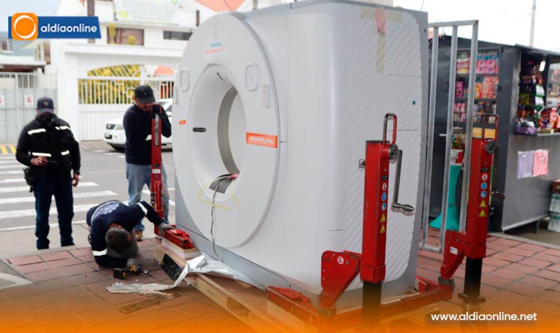 LLEGÓ TOMÓGRAFO MARCA SIEMENS CON INVERSIÓN DE 502 MIL DÓLARES AL HOSPITAL IESS LATACUNGA
