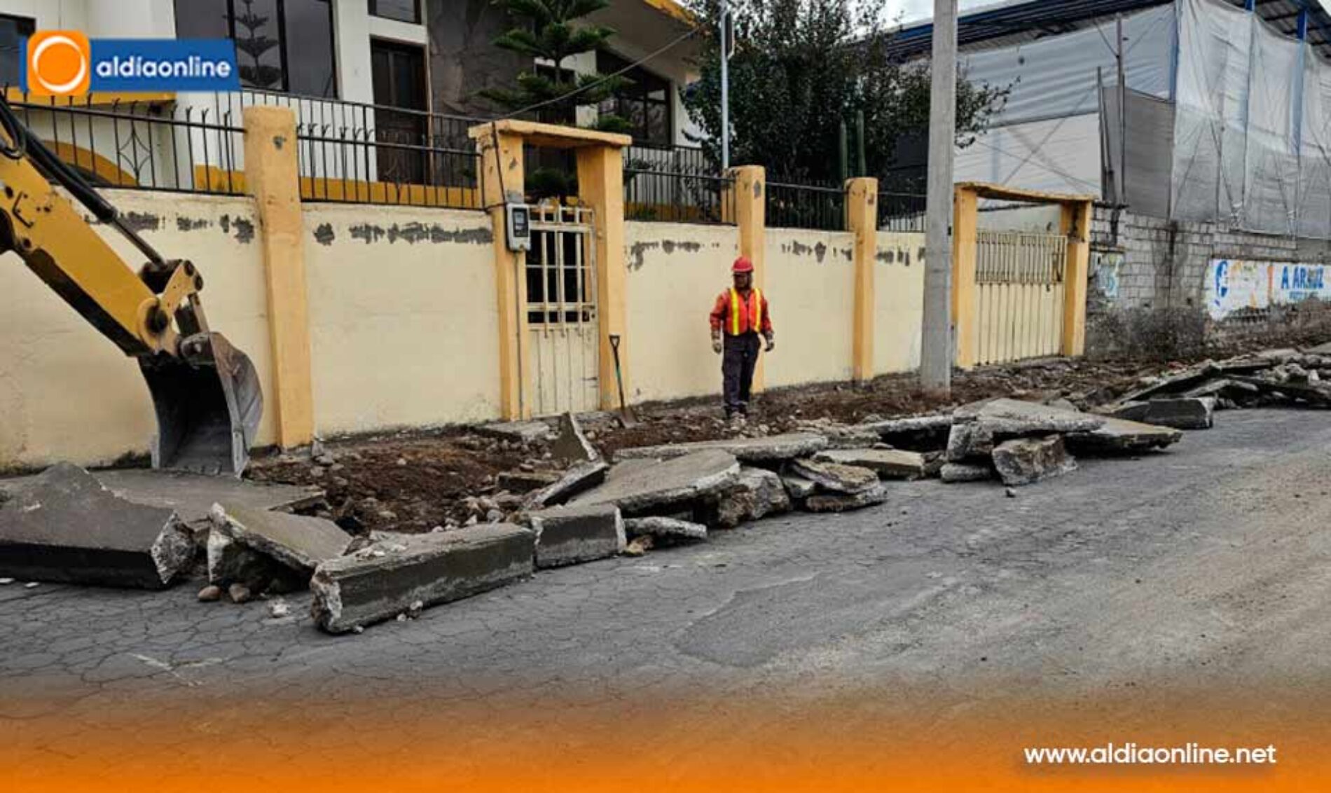 ALCALDÍA DE SALCEDO EJECUTA ASFALTADO DE LA CALLE ABDÓN CALDERÓN