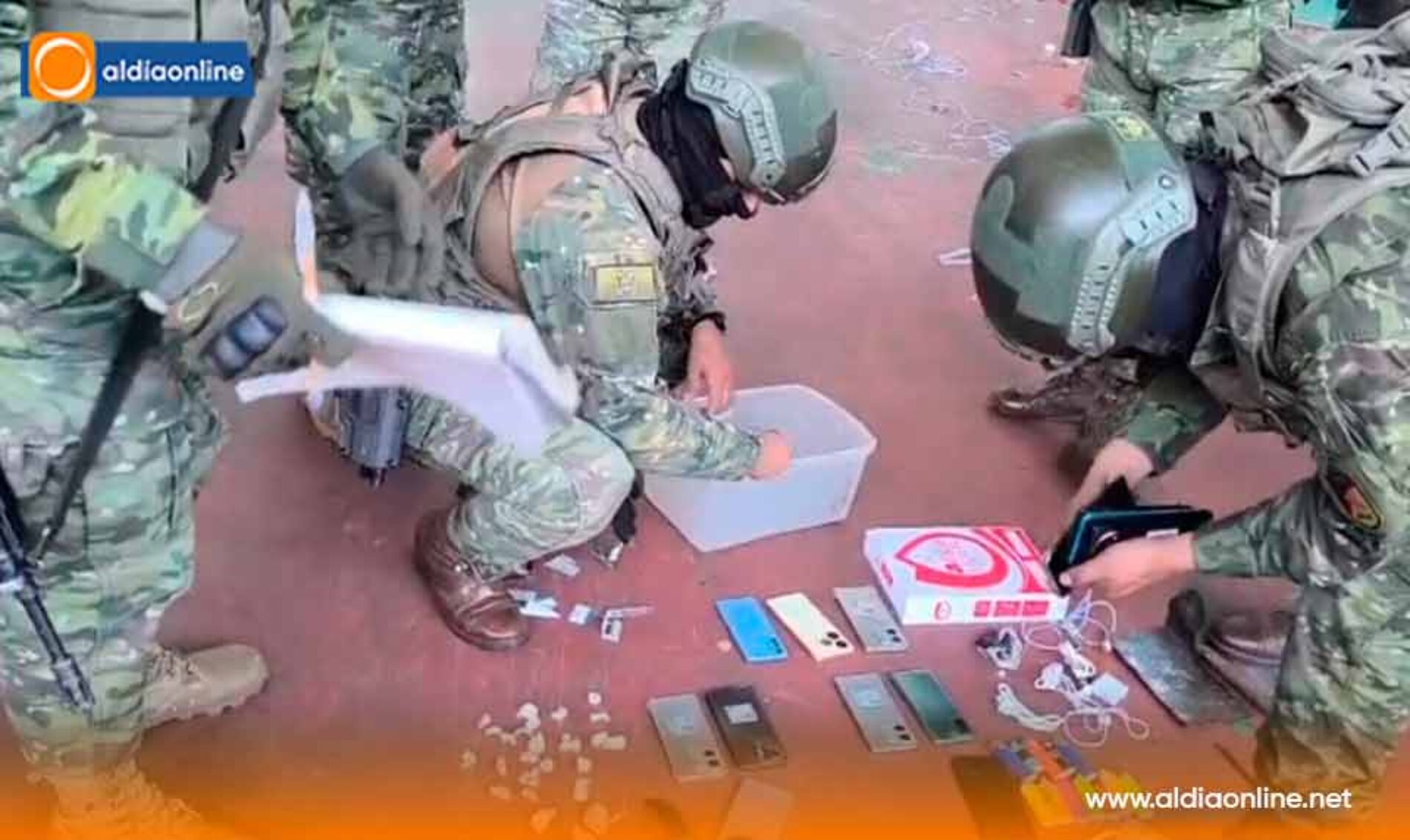 EJÉRCITO ECUATORIANO DECOMISÓ CELULARES Y VARIOS ARTÍCULOS PROHIBIDOS EN EL INTERIOR DEL CPL COTOPAXI