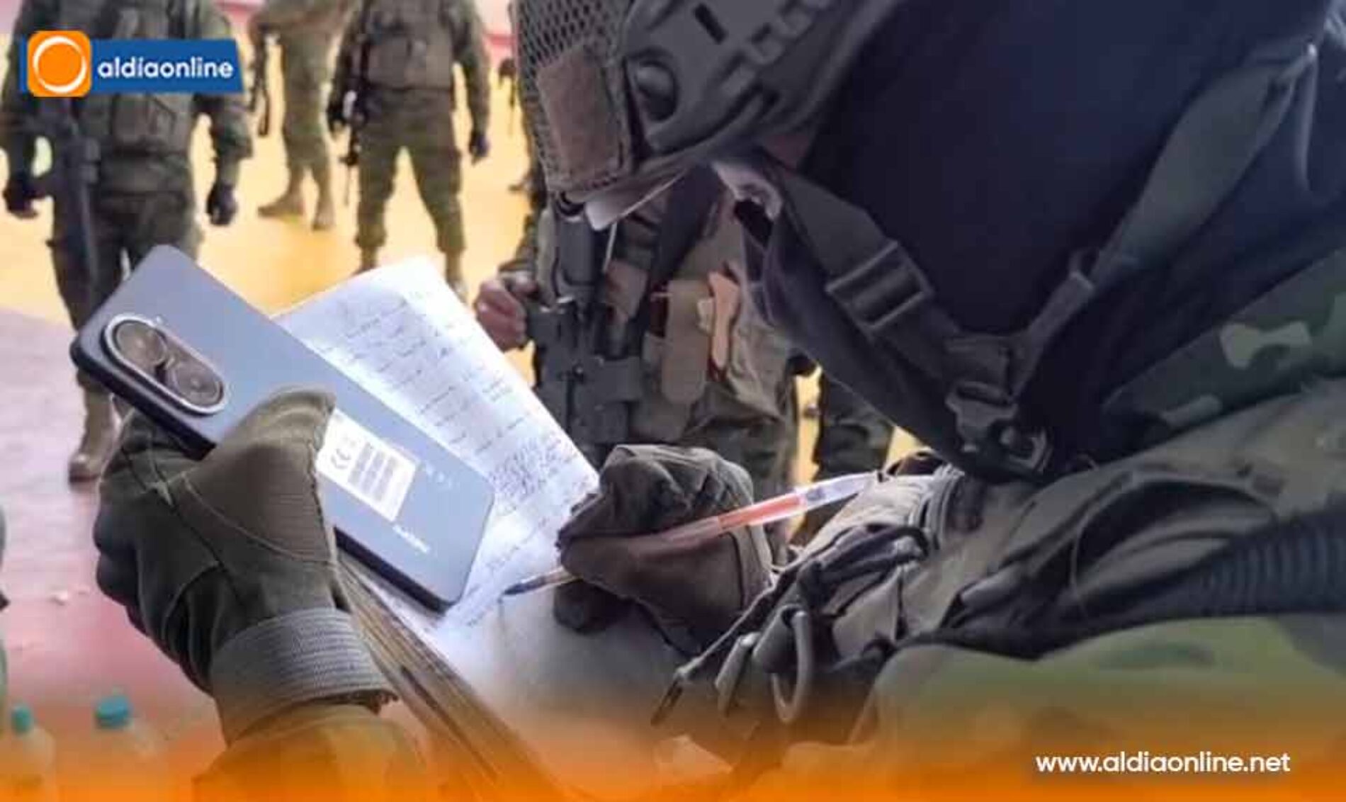 EJÉRCITO ECUATORIANO DECOMISÓ CELULARES Y VARIOS ARTÍCULOS PROHIBIDOS EN EL INTERIOR DEL CPL COTOPAXI