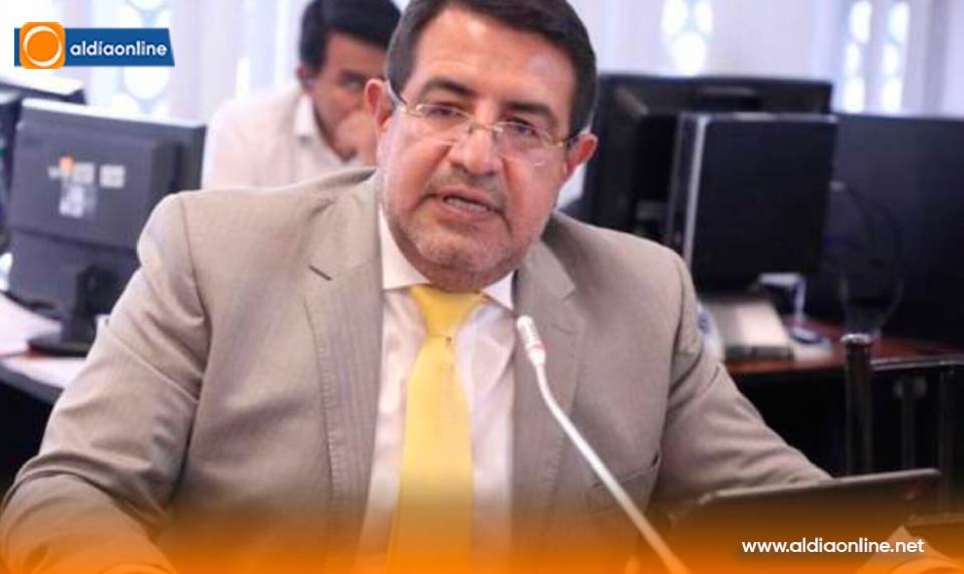ASAMBLEÍSTA SANTIAGO DÍAZ ESTÁ TRATANDO POR TODOS LOS MEDIOS DE SALIR DEL PAÍS