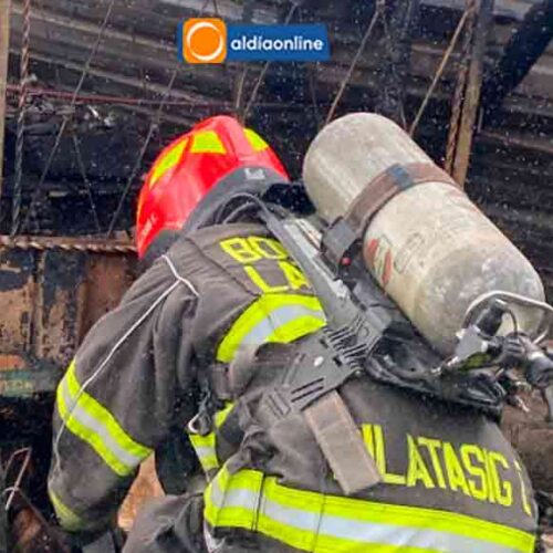 INCENDIO EN PATUTÁN FUE SOFOCADO POR MIEMBROS DE CUERPO DE BOMBEROS LATACUNGA