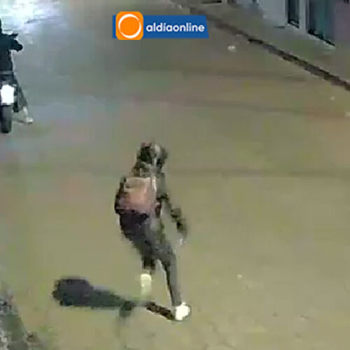 NUEVO ASALTO EN LATACUNGA CON MALANDRINES A MANO ARAMDA QUE SE MOVILIZABAN EN MOTO