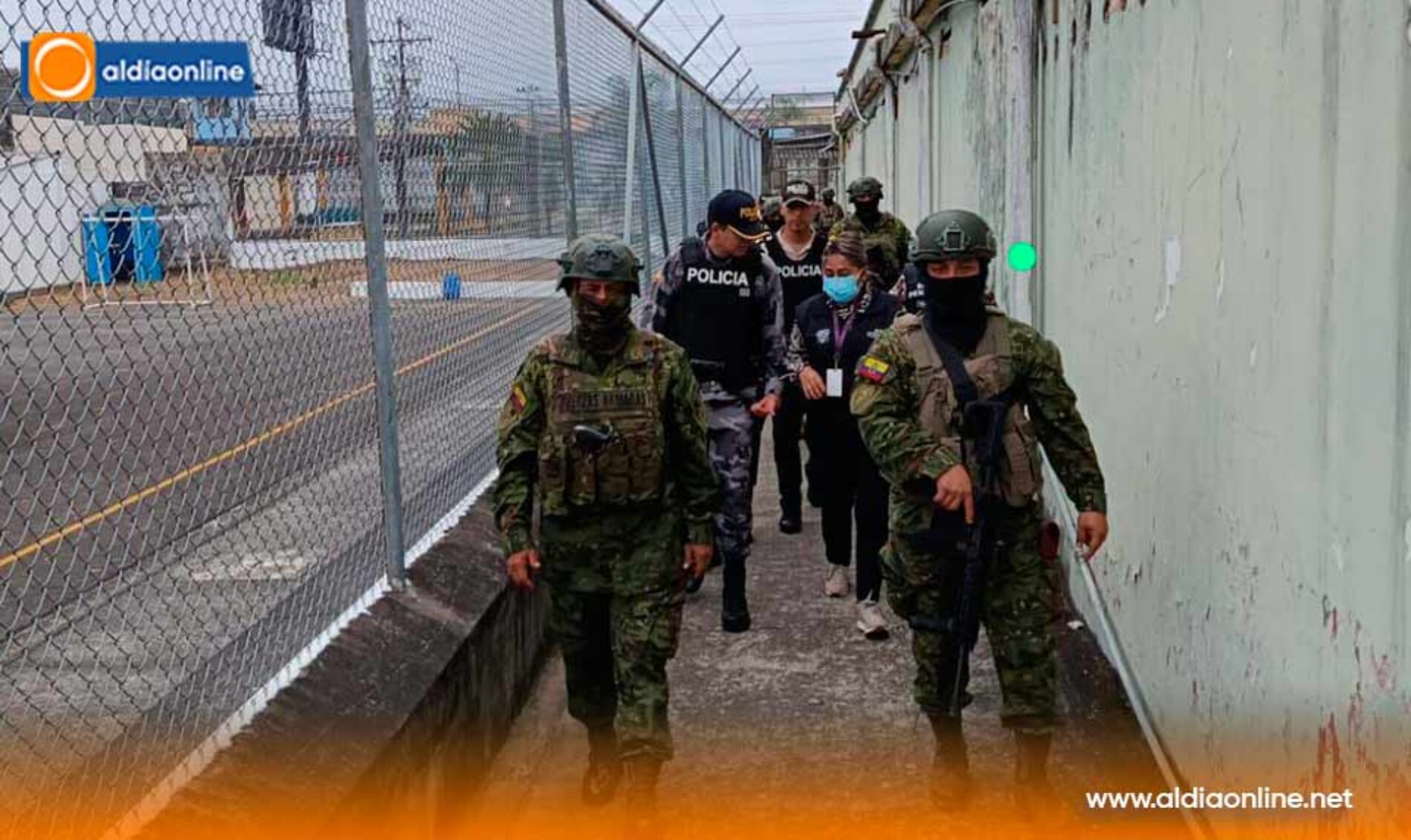EFECTIVOS MILITARES ENTREGAN EL CPL LOS RÍOS NO 2 A LA POLICÍA NACIONAL DEL ECUADOR