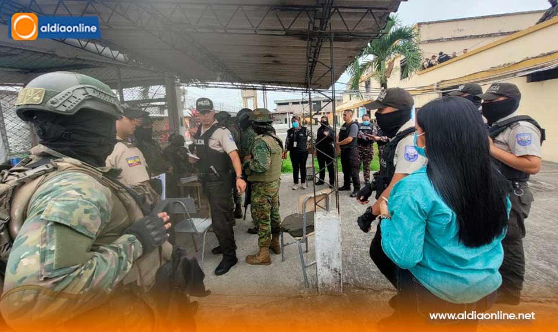 EFECTIVOS MILITARES ENTREGAN EL CPL LOS RÍOS NO 2 A LA POLICÍA NACIONAL DEL ECUADOR