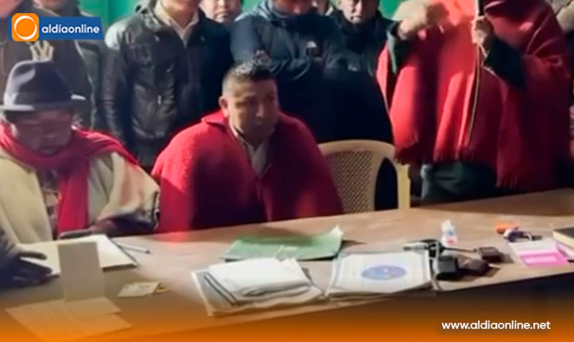¿QUIÉNES SON LOS TRES POLICÍAS RETENIDOS ACUSADOS DE HACER SEGUIMIENTOS A LEONIDAS IZA?