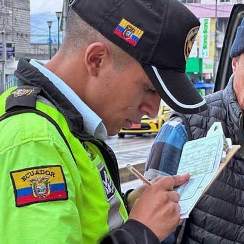 EMPRESA DE MOVILIDAD DE LATACUNGA SANCIONÓ A 309 CONDUCTORES POR ESTACIONARSE EN LUGARES PROHIBIDOS