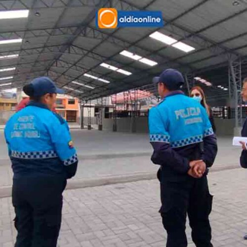 PLAZA 18 DE OCTUBRE DE SAQUISILÍ  RECIENTEMENTE INAUGURADA OFICIALMENTE NO ES OCUPADA POR COMERCIANTES