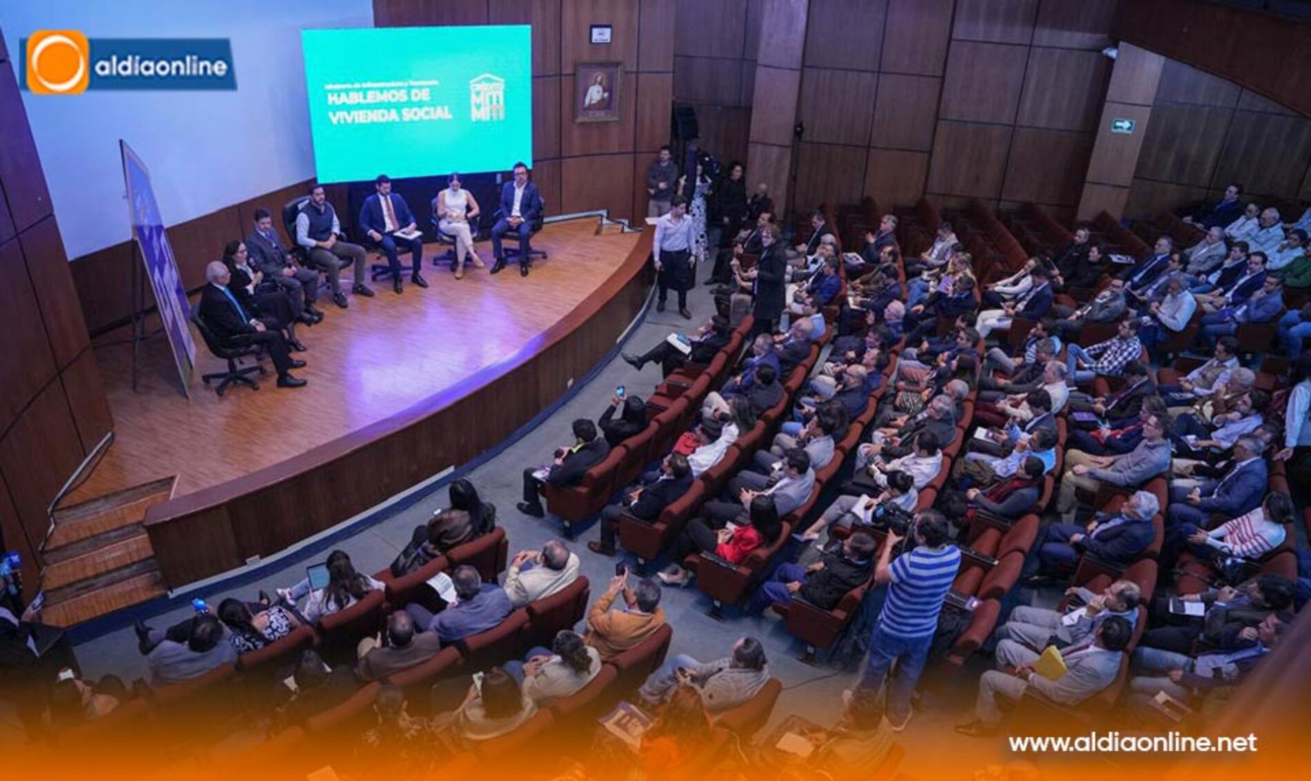 MINISTRO ROBERTO LUQUE PRESENTÓ LA NUEVA VISIÓN PARA IMPULSAR EL ACCESO A VIVIENDA SOCIAL